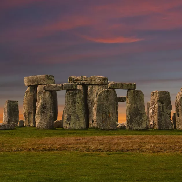 Stonehenge on esihistoriallinen monumentti Englannin Wiltshiressa. Se on megaliiteista koostuva neoliittinen ja pronssikautinen kivikehä.