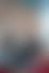 Kun ristiinalainen Päivi Liukkonen eli omaishoitajuuden raskaimpia aikoja, alakuloisuus heijastui myös hänen villasukkiensa väreihin. Nykyään villasukkien värit ovat vahvoja tai hempeitä. © Anna-Katri Hänninen
