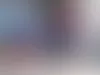 Juha Yrjänä mittaa kuulien etäisyyttä maalipallosta, Thomas Foussierin ja Mikko Soikkelin (oik.) seuratessa vierestä. Mittanauha on kuulien jälkeen ainut tarpeellinen väline petankissa. © Sampo Korhonen