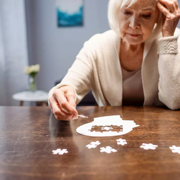 Diagnoosi Alzheimer tulee ilmi, milloin hoitokotiin on aika siirtyä?