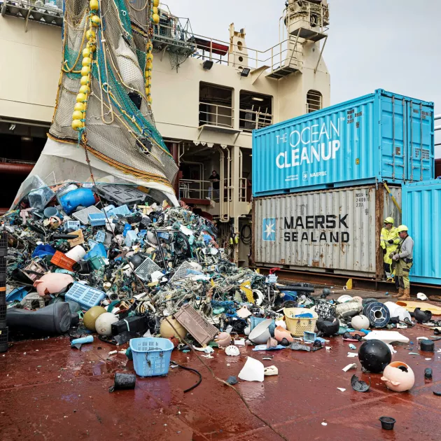 ”Jennyn” keräämää roskaa nostettiin troolarin kannelle 22. syyskuuta 2021. Saalista kertyi tällä kertaa 3,8 tonnia.