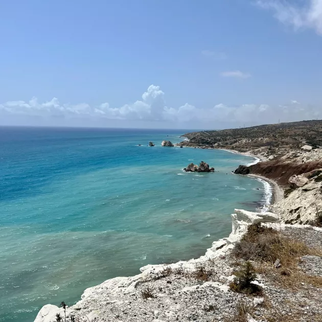 Kyproksella Petra tou Romiou -näköalapaikalta voi ihailla Afroditen syntypaikaksi kutsuttua rantaa.