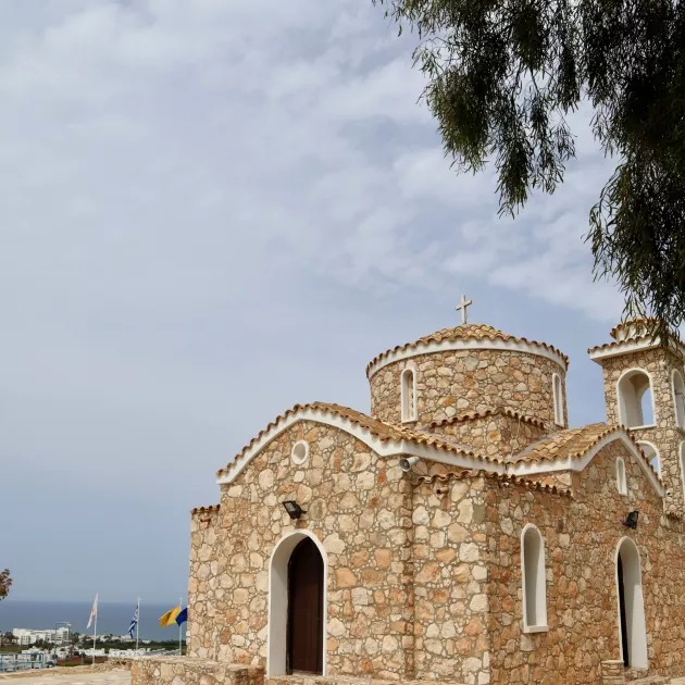 Profeetta Elian kirkko sijaitsee Kyproksella Protaraksen kylän korkeimmalla kohdalla.