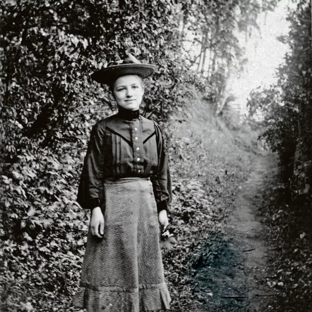 Kirjallisen kutsumuksensa löytänyt Edith Södergran vuonna 1905.