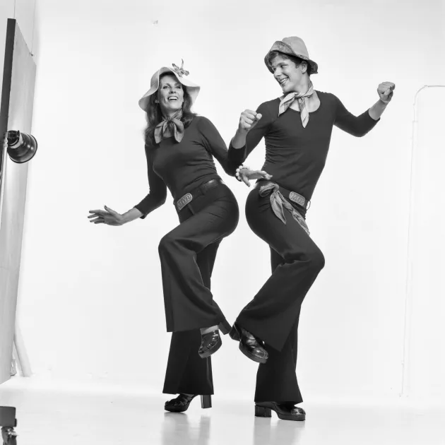 Mannekiinit ja tanssinopettajat Aira ja Jari Samulin tanssivat vuonna 1973.
