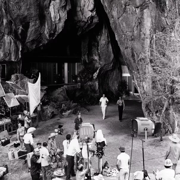 Elokuvan kohtauksista tuttu jylhä luola on James Bond -saaren sykähdyttävimpiä näkyjä.