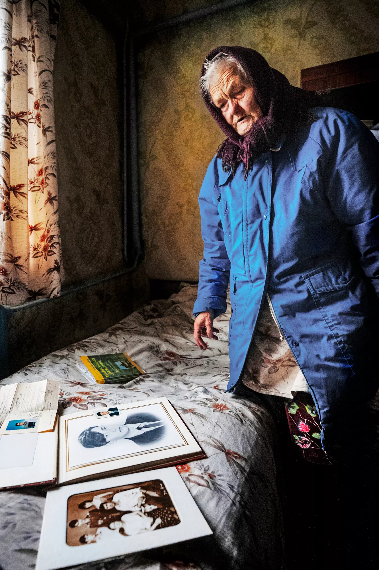 ”Kaiken, mitä voi tuhota, he tuhosivat”, Ludmila Shevchenko sanoo katsoessaan kuvia perheestään.