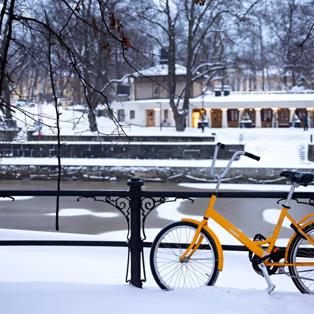 Turussa matkat taittuvat helposti pyörällä, jopa talvella, jos on nastat alla.