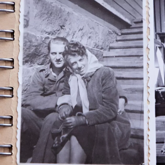Vastarakastuneet Peter ja Annikki keväällä 1944.