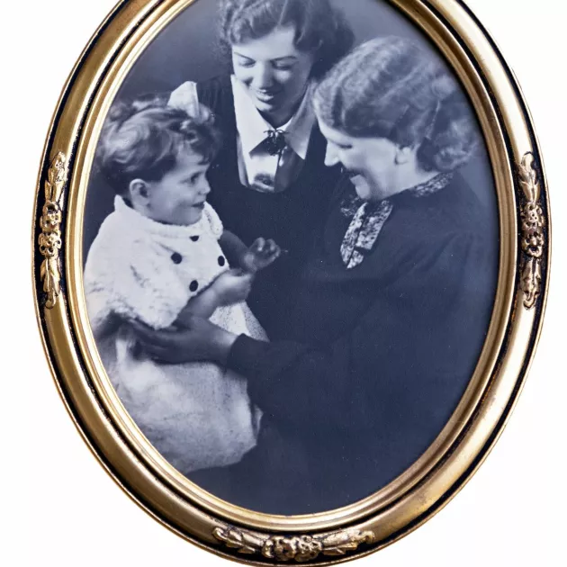 Saksasta Kemiin muuttanut Gabriele äitinsä ja isoäitinsä kanssa vuonna 1947.