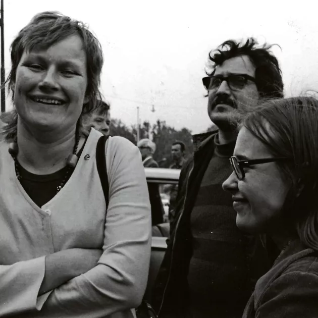 SAK:n ensimmäinen naisjuristi vappumielenosoituksessa 1972. 23 vuotta myöhemmin Halosesta tuli Suomen ensimmäinen naispuolinen ulkoministeri.