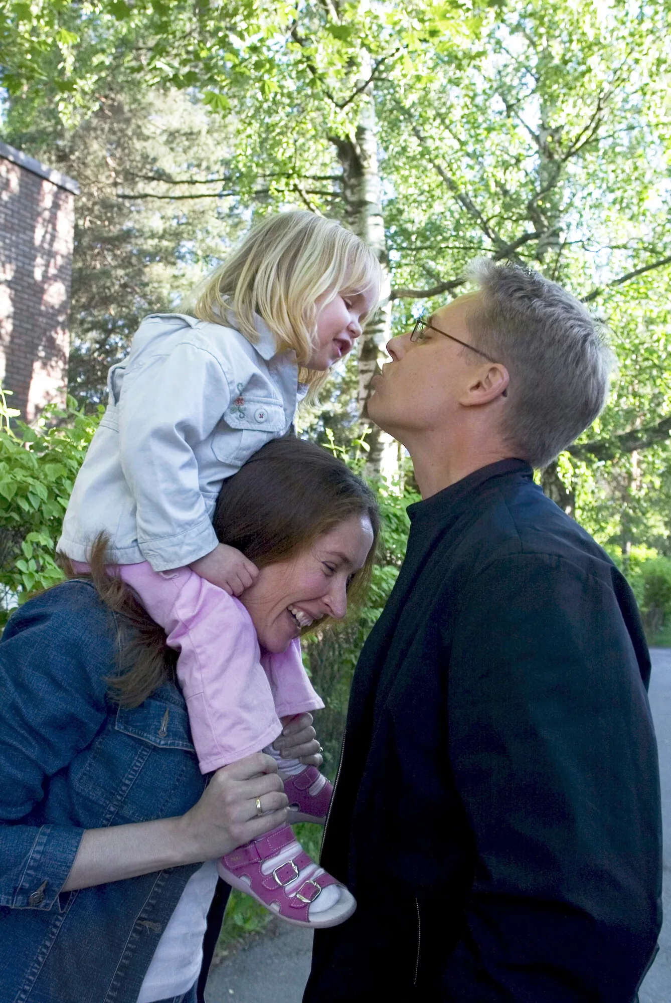 Alexander Stubbilla ja Suzanne Innes-Stubbilla on kaksi lasta: tytär Emilie ja poika Oliver. Kuva on vuodelta 2004.