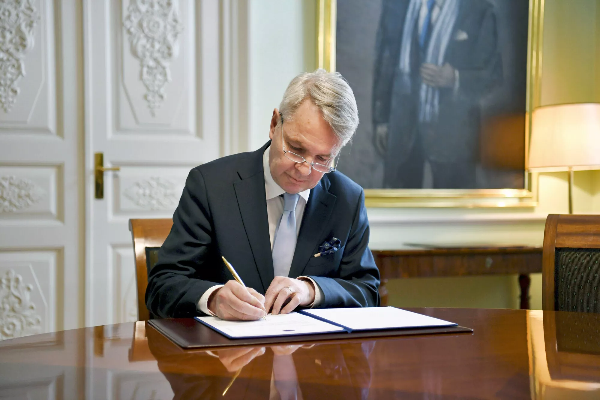 Ulkoministeri Pekka Haavisto allekirjoitti Suomen jäsenhakemuksen Pohjois-Atlantin liittoon (Nato) 17. toukokuuta 2022.
