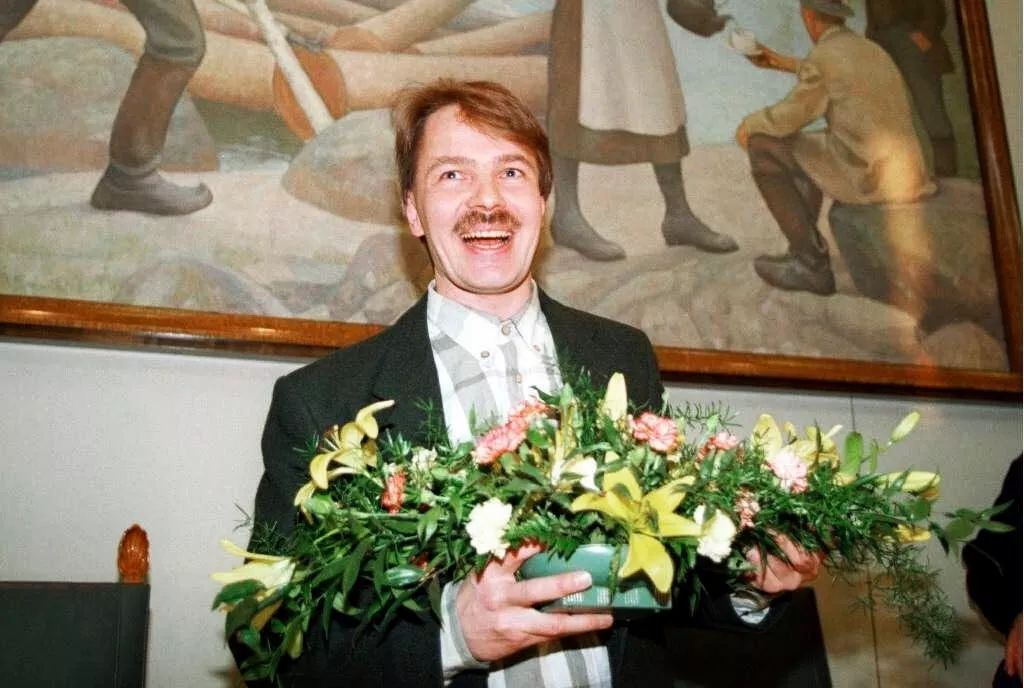 Vuonna 1995 Pekka Haavisto putosi eduskunnasta, mutta hänet valittiin ympäristö- ja kehitysyhteistyöministeriksi.