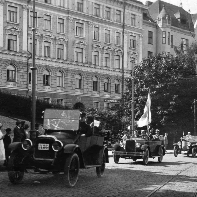 Kansaa kerääntyi Helsingin kaduille juhlimaan olympiavoittajia kesällä 1924.