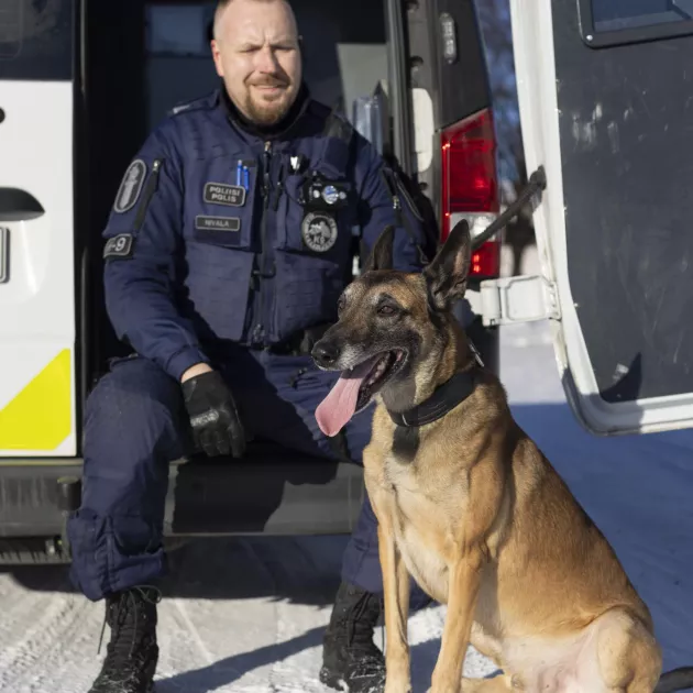 Yhä harvempi poliisi ryhtyy koirankouluttajaksi, ylikomisario Mikko Nivala toteaa.