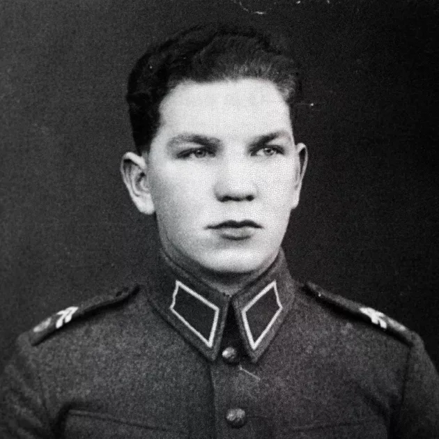 Väinö Olavi Virta oli 21-vuotias nuorimies sodan alkaessa. Hän taisteli talvi- ja jatkosodassa pioneerijoukoissa.