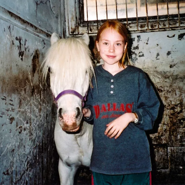 Pauliina ensimmäisellä ratsastusleirillään 12-vuotiaana.