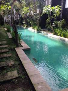 Bali ja Sanur tarjoavat parempiakin uima-altaita.