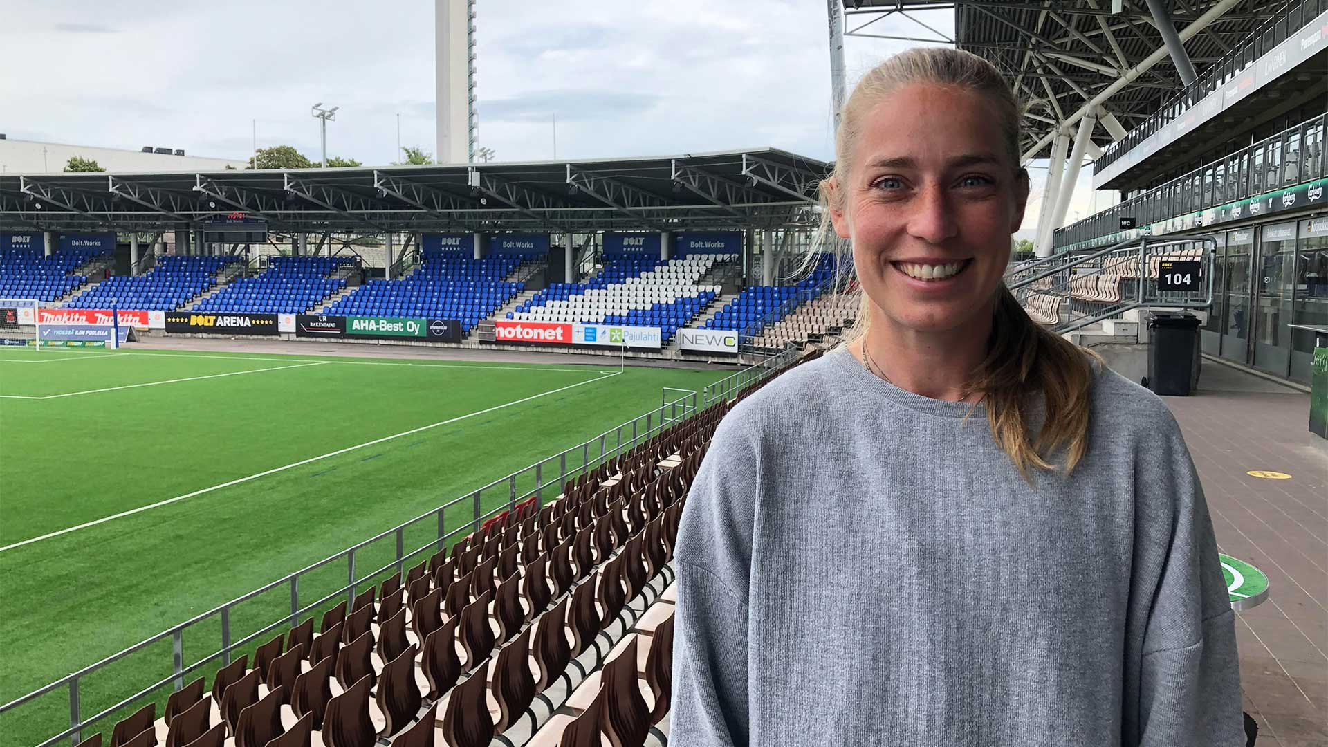 Maajoukkueen ja HJK:n hyökkääjä Linda Sällström palasi 14 ulkomailla vietetyn kauden jälkeen Suomeen.