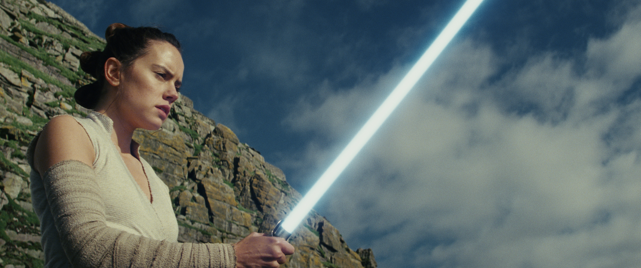 Jedi-soturi Rey (Daisy Ridley) on 13. joulukuuta ensi-iltansa saavan Star Wars: The Last Jedi -elokuvan kantava voima.