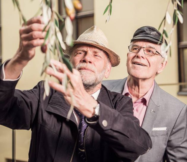 Oopperalaulaja Jorma Hynninen yhdessä ystävänsä opetusneuvos Pekka Leinosen kanssa.
