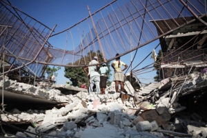 Lehtitietojen mukaan brittiläisen Oxfamin avustustyöntekijät olisivat ostaneet seksiä paikallisilta naisilta Haitissa vuoden 2010 maanjäristyksen jälkeen.