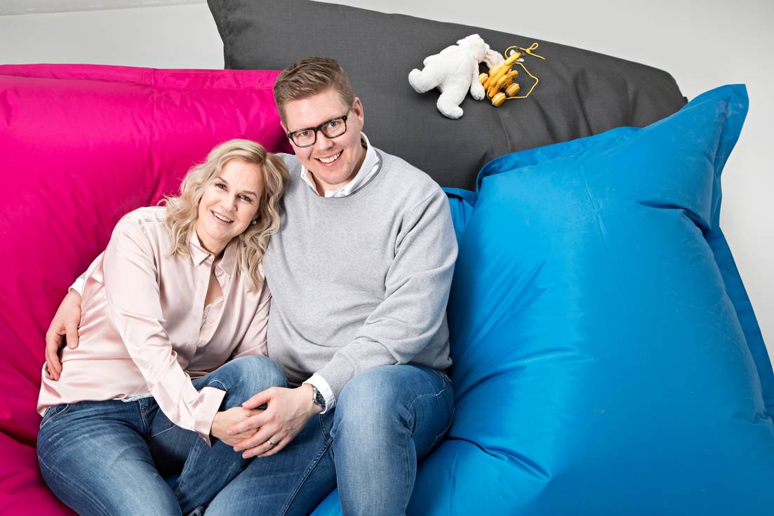 Vauvaonnea! Antti Lindtmanin puoliso Kaija Stormbom, 54, äitiydestään:  ”Olen yllättynyt siitä, kuinka hyvin jaksan” 