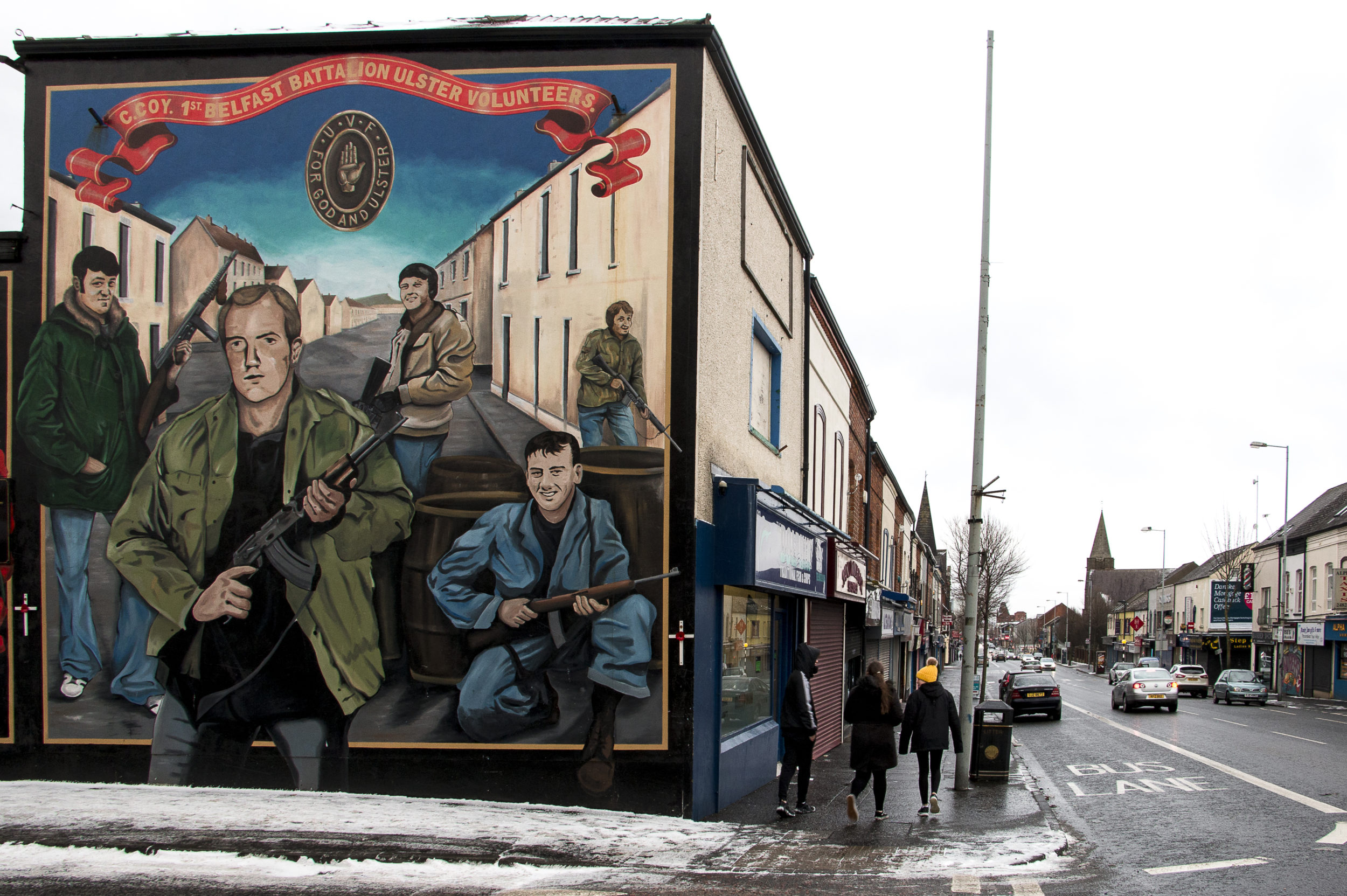 Shankill Road on protestanttialuetta, jonka seinämaalauksissa osoitetaan avoimesti tukea lojalistijengeille.