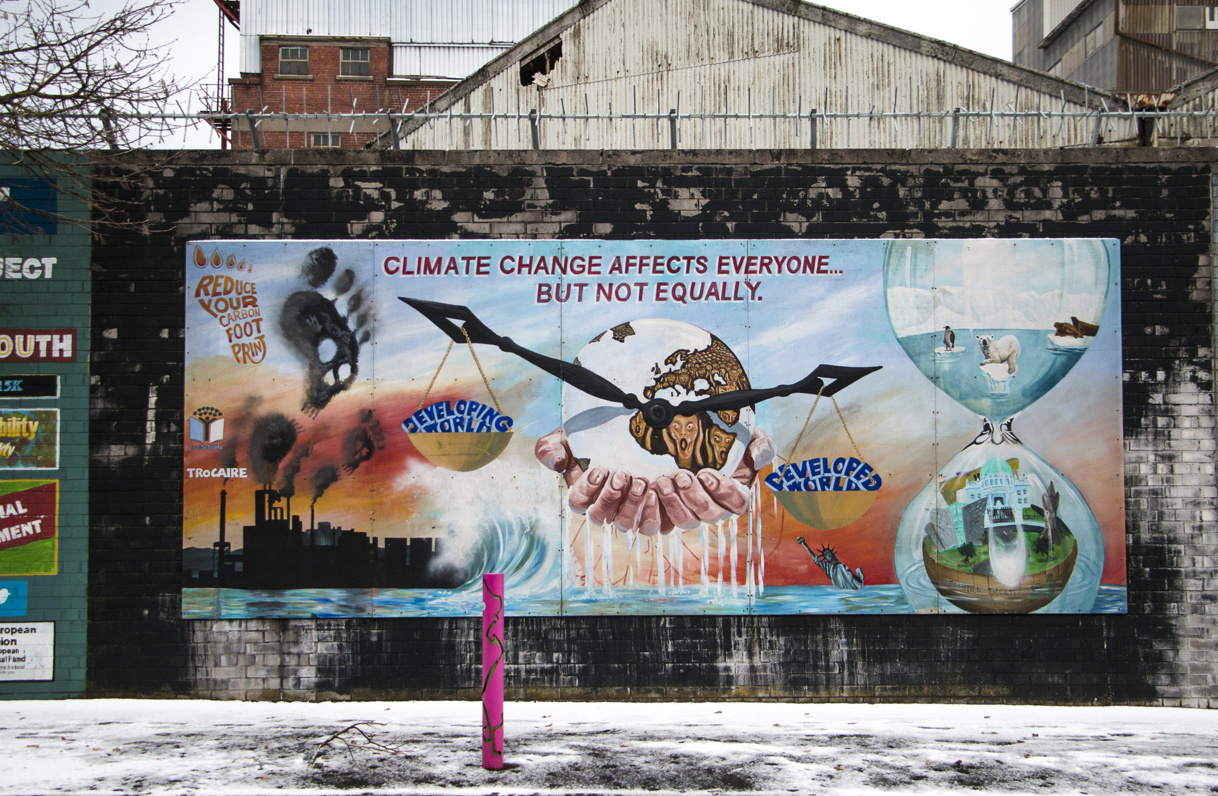 Belfastin poliittisessa katutaiteessa otetaan alati enemmän kantaa globaaleihin ilmiöihin, kuten ilmastonmuutokseen. Vanha kahtiajako menettää merkitystään, joskin hitaasti. 