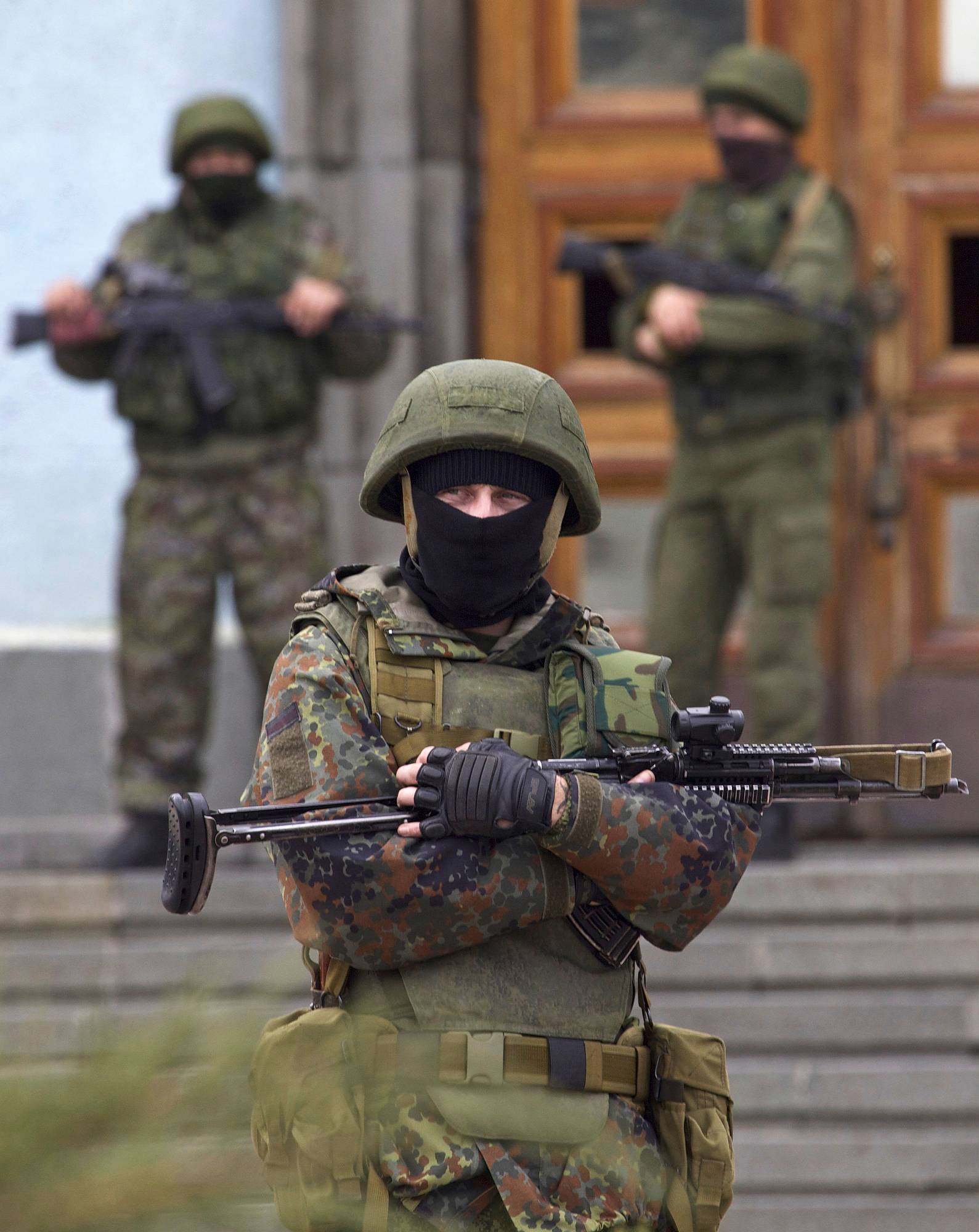 Вежливый солдат. Вежливые люди. Спецназ вежливые люди. Вежливые люди в Крыму. Зелёные человечки вежливые люди.
