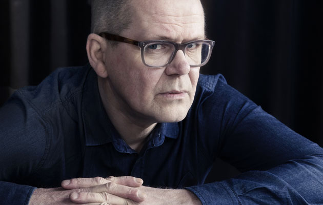 Kirjailija Kari Hotakainen kirjoitti teoksen Tuntematon Kimi Räikkönen.