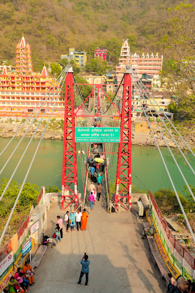 Rishikesh on pyhiinvaeltajien kaupunki.