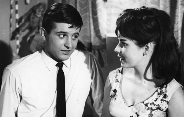 Pirkko Mannola ja Esko Salminen elokuvassa Tyttö ja hattu vuonna 1961.
