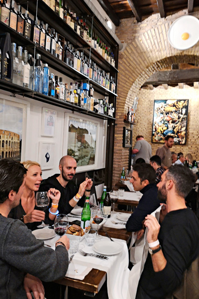 Rosciolin suvun Salumeria con cucina on kaupungin suosituimpia ravintoloita