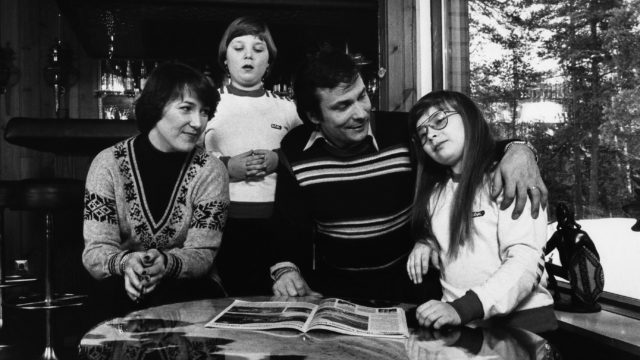 Laulaja Reijo Taipale, vaimonsa Anita ja lapset 9.2.1978.
