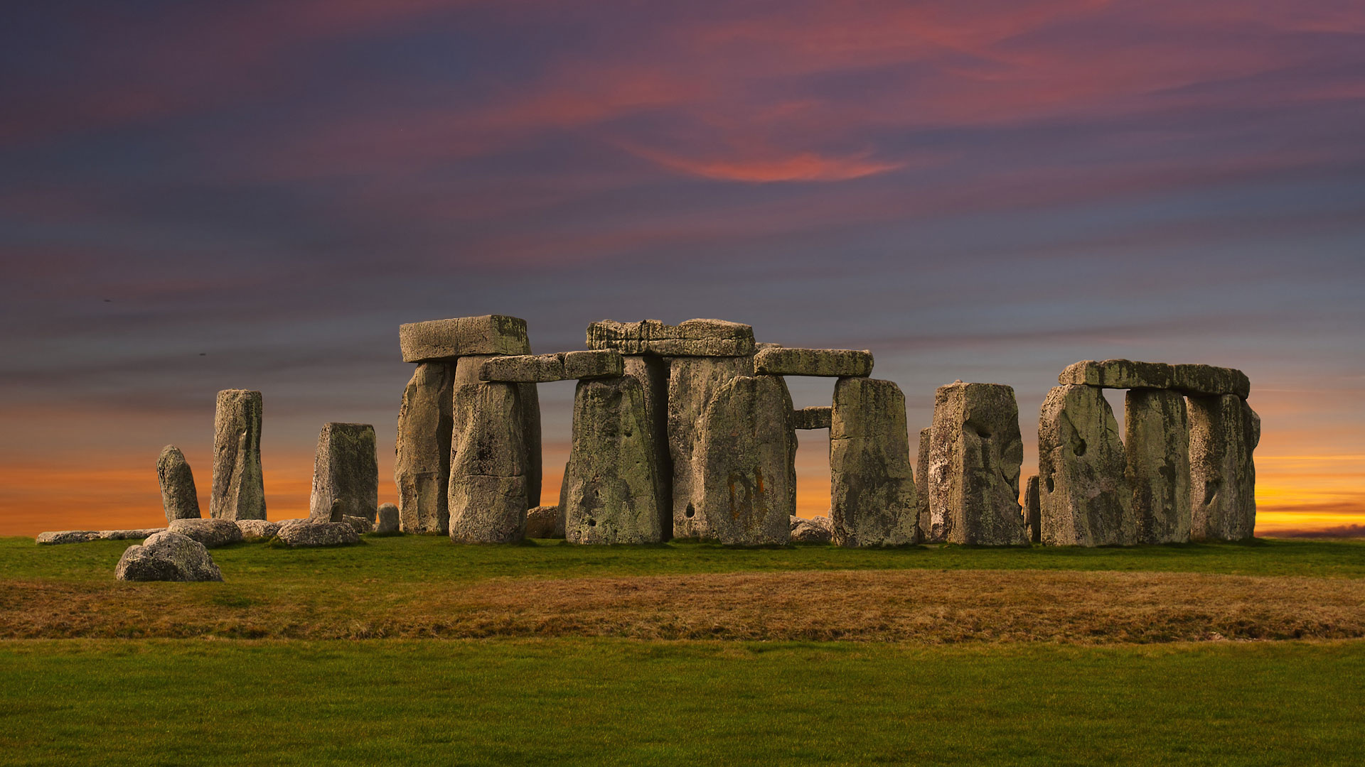 Stonehenge on esihistoriallinen monumentti Englannin Wiltshiressa. Se on megaliiteista koostuva neoliittinen ja pronssikautinen kivikehä.