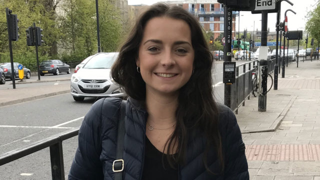 "Monarkia saa minut tuntemaan itseni ylpeäksi siitä, että olen englantilainen”, kertoo Leedsistä kotoisin oleva Lauren, 21.
