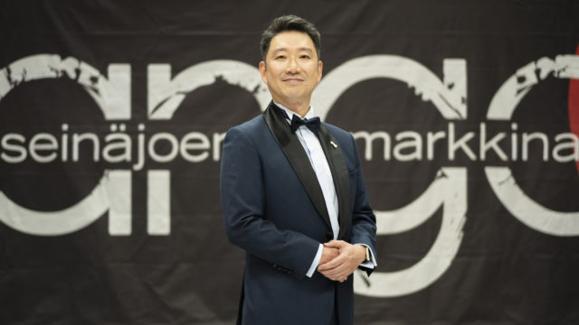 Tangokuningasfinalisti Dong-Hoon Han on päättänyt vetäytyä laulukilpailusta.