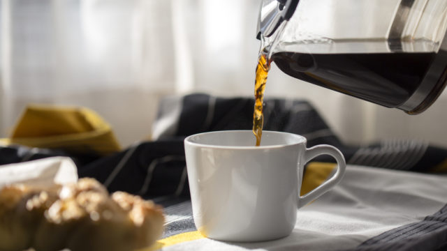Tuoreen brittitutkimuksen mukaan ihminen voi juoda jopa 25 kupillista kahvia päivittäin ilman, että siitä aiheutuisi haittaa sydämen terveydelle.