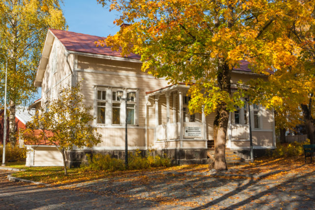 Radiomuseo sijaitsee Kouvolan Kaunisnurmella.