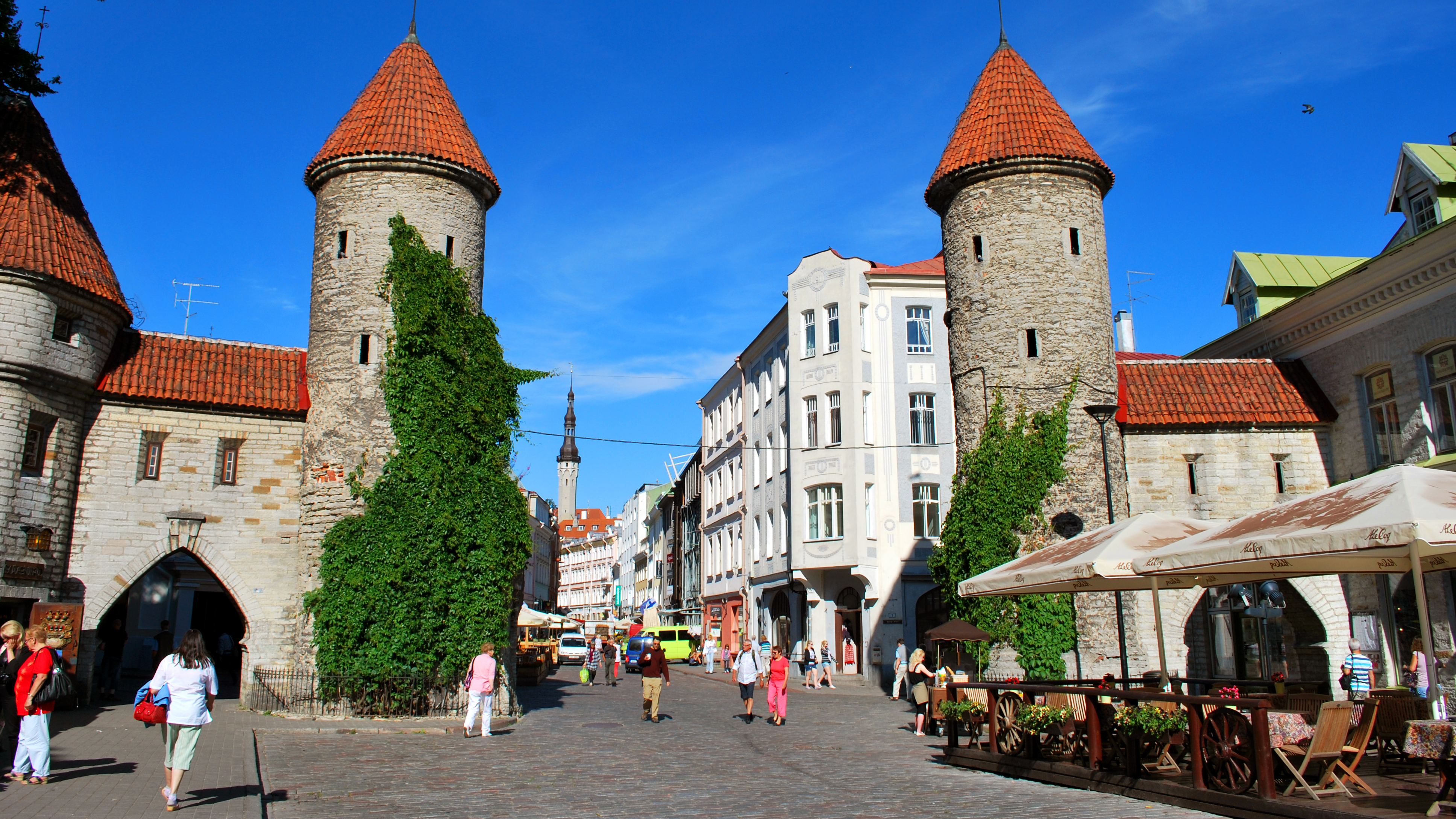 Riksat ajoivat Tallinnan vanhankaupungin puolelle, joten Laura Björklundin seurueen matkan hinta nousi jopa sadalla eurolla.