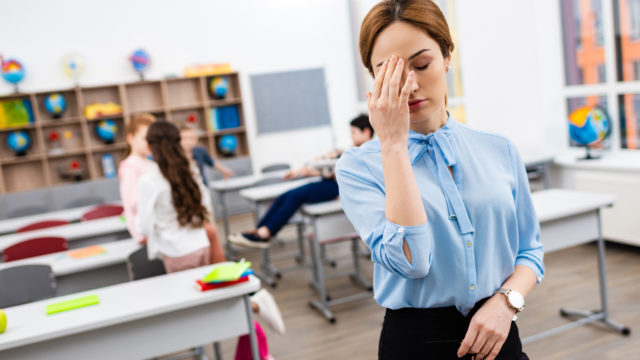 Tutkimuksen mukaan opettajien ei tulisi tukahduttaa tunteitaan.