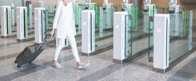 Automaattisia passintarkastuskoneita on useilla lentoasemilla.