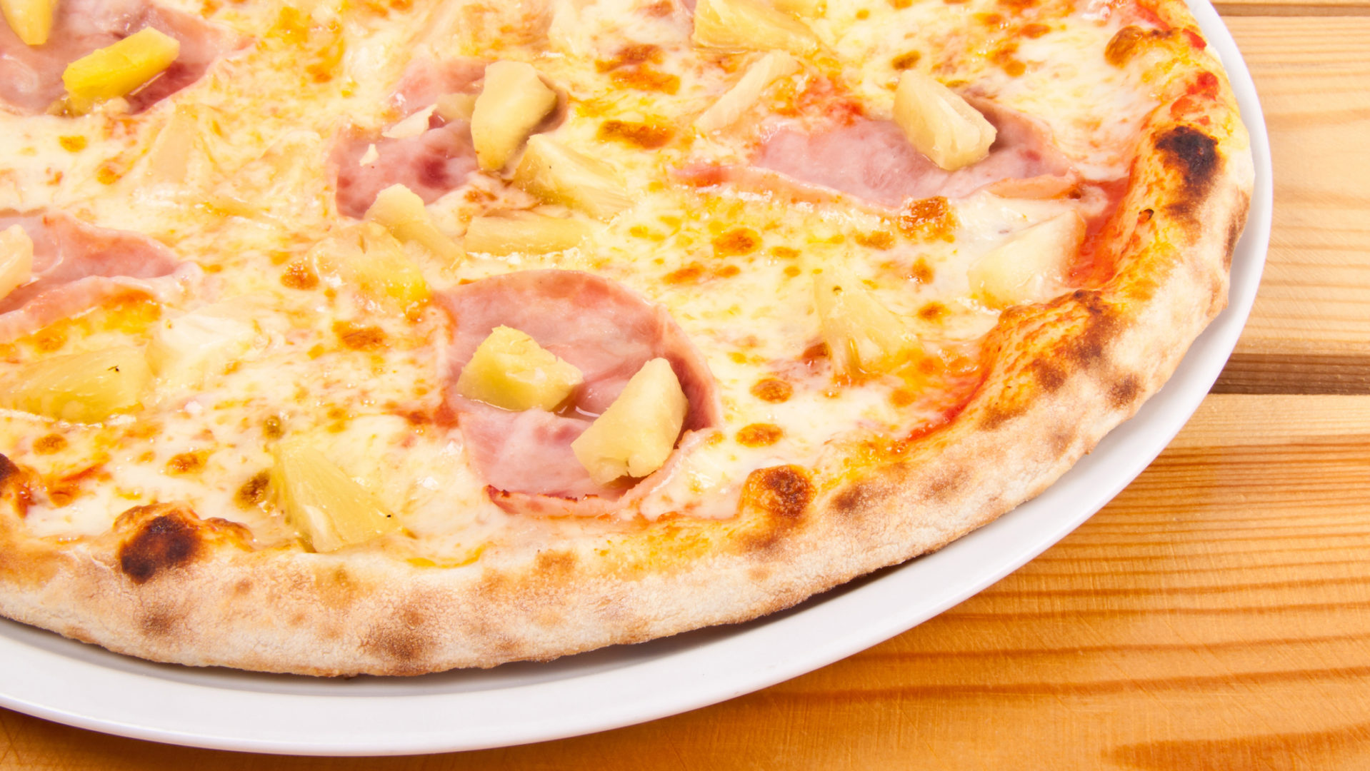 Ananas onkin mainettaan suositumpi pizzan täyte.