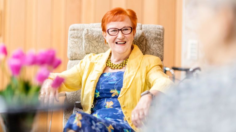 Marja-Leena Helminen teki pitkän uran hoitoalalla. Työssään hän oppi kunnioittamaan ihmisten erilaisuutta.