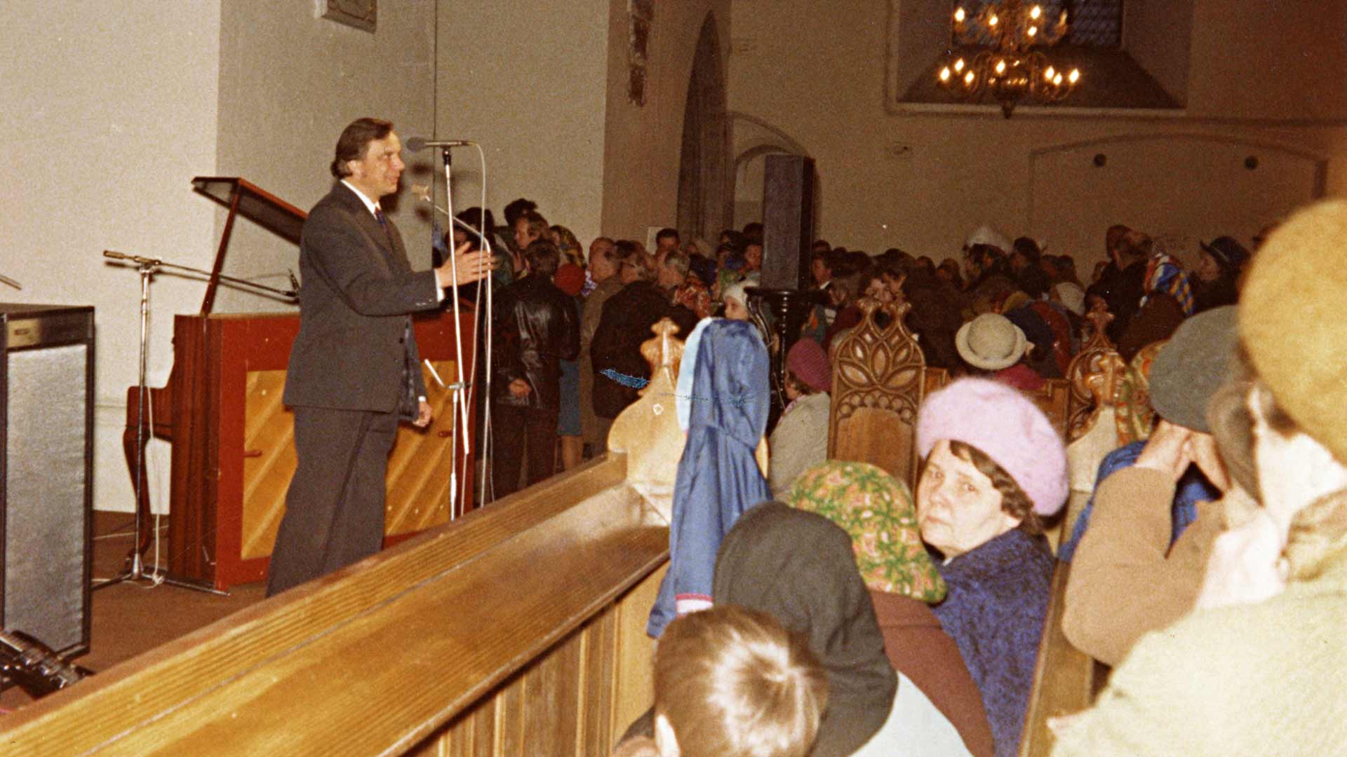 Jotkut Neuvostoliiton muista osista saapuneet kertoivat tulleensa paikalle nähtyään unen, jossa heitä kehotettiin menemään ”korkeaan kirkkoon” Tallinnaan.