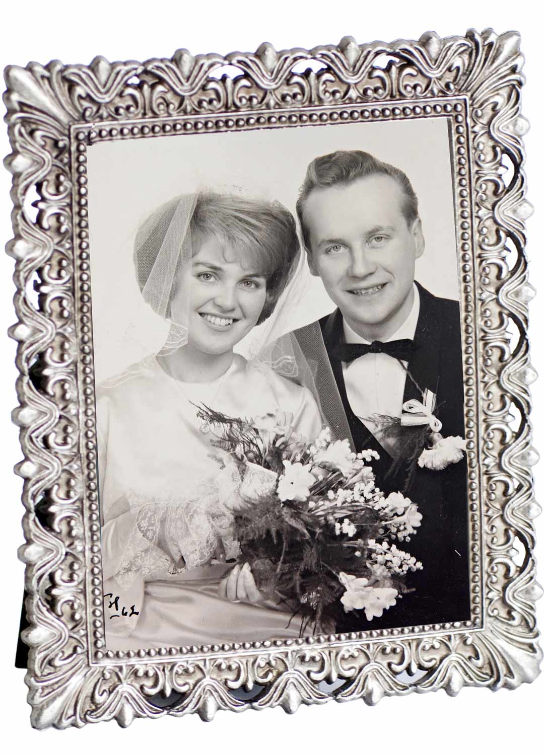 Anna-Liisa ja Jorma avioituivat parikymppisinä keväällä 1961. Yhteiselo alkoi jo teini-iässä.