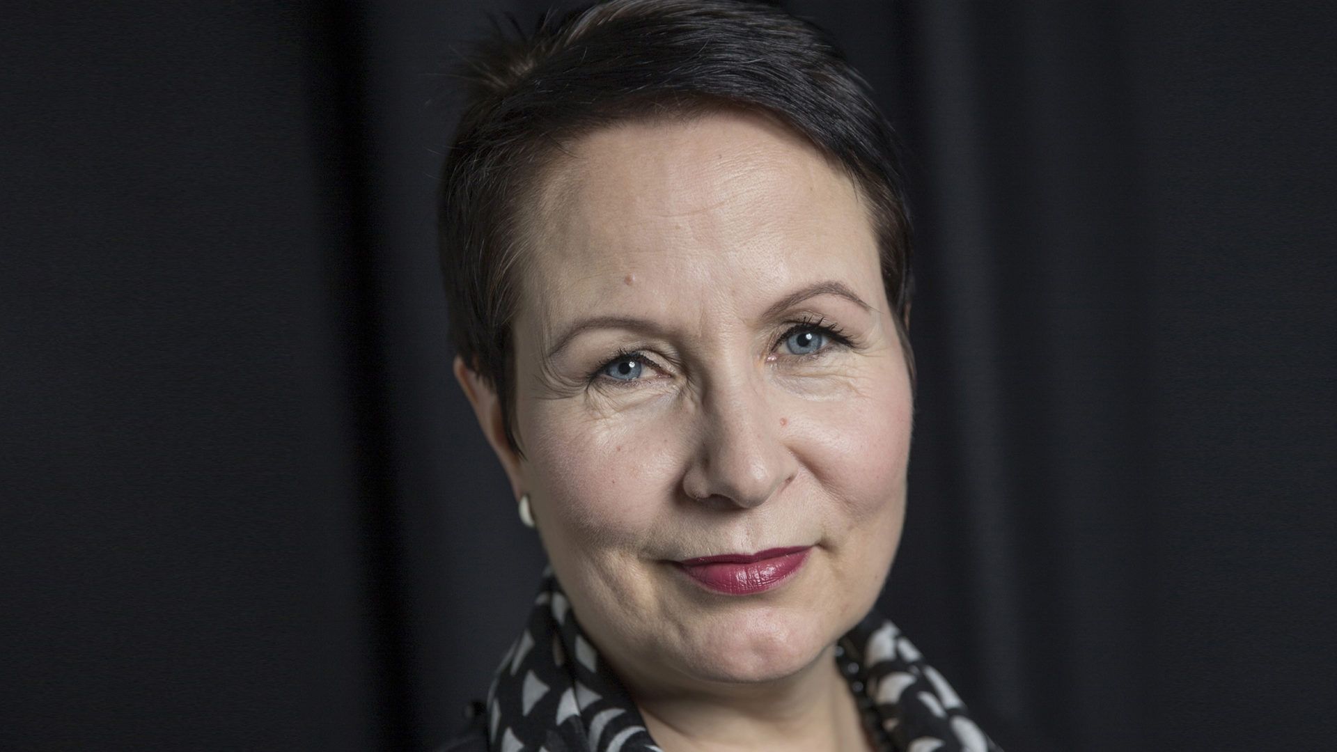 Suvi-Anne Siimes suhtautuu luottavaisesti työmarkkinoihin