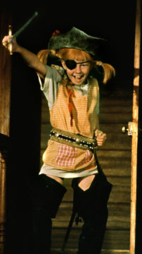 Inger Nilsson esittää Peppiä vuoden 1970 elokuvassa Peppi Pitkätossu seitsemällä merellä.